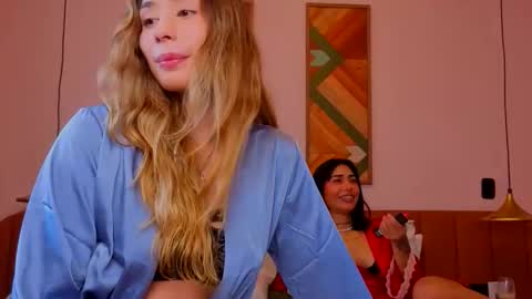 Snapshot of lovelymoon_ chatting on June 2026 10:12:02 PM lovelymoon_ online show from June 2026 10:12:02 PM