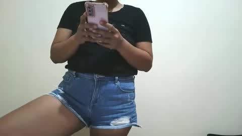 Snapshot of lovelyquey chatting on April 2026 09:05:01 PM Angelquey online show from April 2026 09:05:01 PM