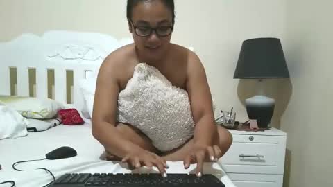 Snapshot of lovelyquey chatting on May 2026 10:37:02 PM Angelquey online show from May 2026 10:37:02 PM