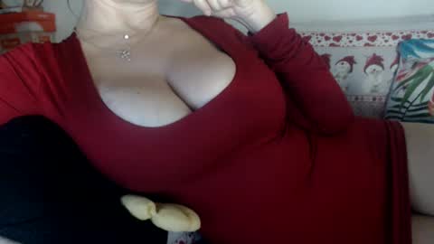 Snapshot of lovelywoman22 chatting on December 2024 06:40:01 AM lovelywoman22 online show from December 2024 06:40:01 AM