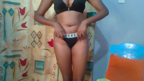 Snapshot of lovelyy_dreams chatting on February 2026 05:03:01 PM Hanna online show from February 2026 05:03:01 PM