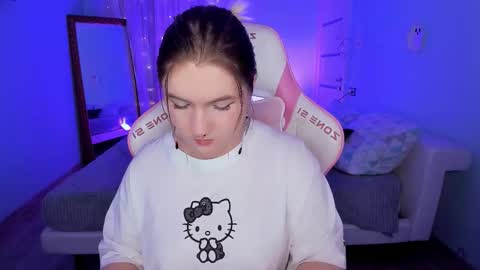 Julia  online show from December 2025 08:30:02 AM