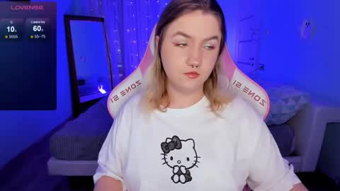 Julia  online show from December 2025 08:23:01 AM