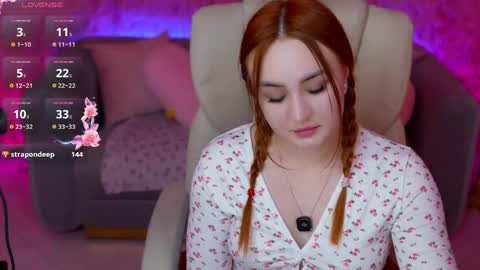 Snapshot of lovelyybell chatting on May 2026 06:43:02 AM B E L L online show from May 2026 06:43:02 AM