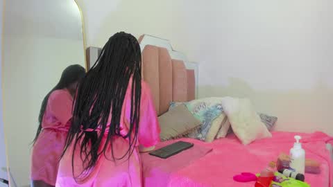 L O V E  online show from January 2025 11:44:02 AM