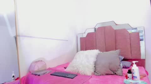 L O V E  online show from February 2025 11:43:02 AM