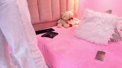 L O V E  online show from October 2025 11:41:02 AM