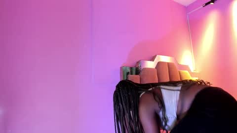 L O V E  online show from November 2025 11:53:01 AM