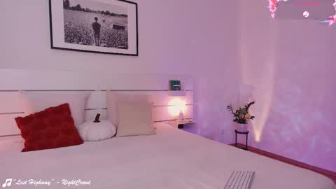    .       online show from September 2025 09:09:01 AM