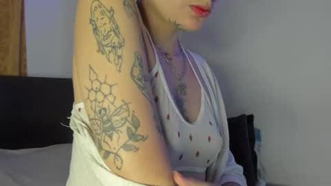 Snapshot of luaar_moon chatting on January 2026 12:05:01 AM Jenn online show from January 2026 12:05:01 AM