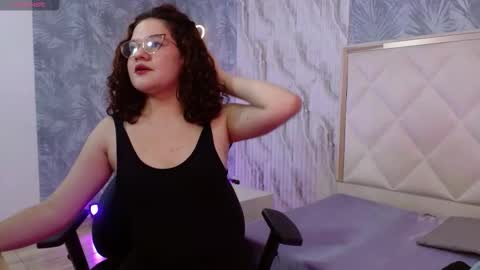 LUAR  online show from December 2025 07:43:02 PM