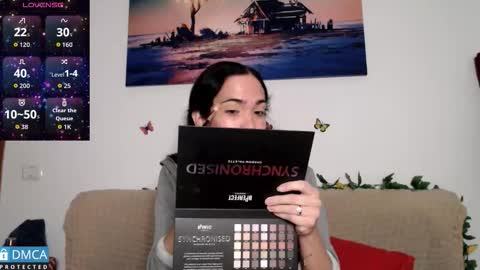 luara_ online show from November 2025 09:36:01 AM