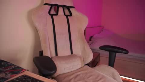 Luba online show from November 2025 06:51:01 PM