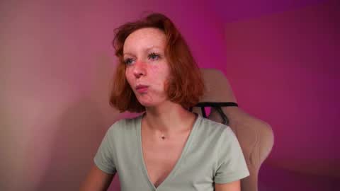 Snapshot of lubafox chatting on November 2025 07:01:02 PM Luba online show from November 2025 07:01:02 PM