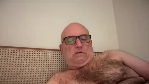 lucas10004 online show from October 2025 09:32:01 AM