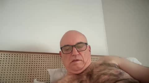 lucas10004 online show from November 2025 05:06:01 AM