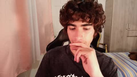 lucas_xo online show from October 2025 06:21:02 AM