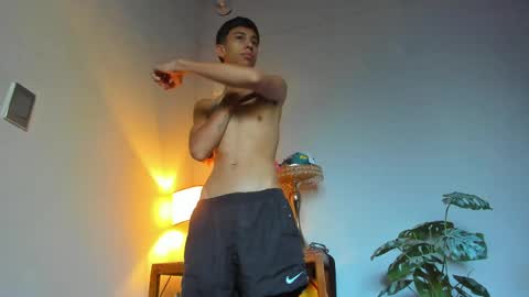 Snapshot of lucian_davii chatting on May 2026 12:33:02 PM Pirulo online show from May 2026 12:33:02 PM