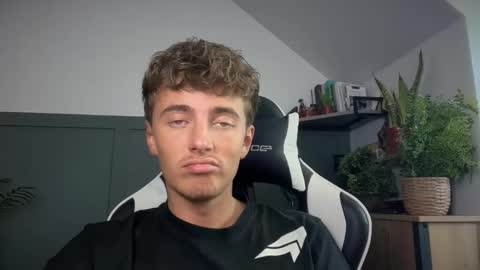 Snapshot of luciancrowe chatting on September 2025 03:22:01 PM Lucian online show from September 2025 03:22:01 PM