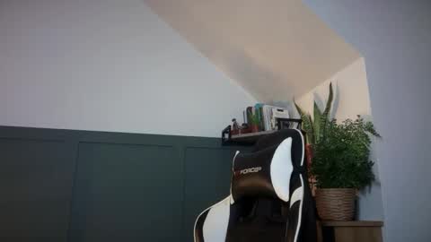 Snapshot of luciancrowe chatting on September 2025 10:09:01 PM Lucian online show from September 2025 10:09:01 PM