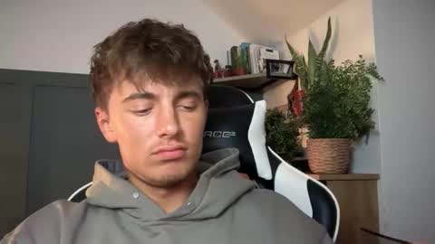 Snapshot of luciancrowe chatting on September 2025 07:36:01 PM Lucian online show from September 2025 07:36:01 PM