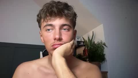 Snapshot of luciancrowe chatting on September 2025 11:28:01 PM Lucian online show from September 2025 11:28:01 PM