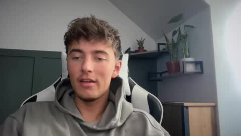 Snapshot of luciancrowe chatting on September 2025 02:09:02 PM Lucian online show from September 2025 02:09:02 PM