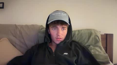 Snapshot of luciancrowe chatting on November 2025 11:04:02 PM Lucian online show from November 2025 11:04:02 PM