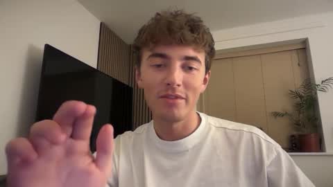 Snapshot of luciancrowe chatting on November 2025 08:47:02 PM Lucian online show from November 2025 08:47:02 PM