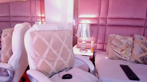  lucia wallace  online show from February 2025 06:44:01 AM