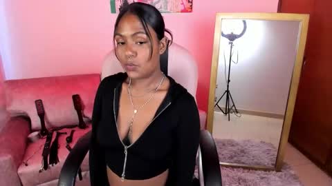 Snapshot of lucie_harper chatting on October 2025 08:48:01 PM online show from October 2025 08:48:01 PM
