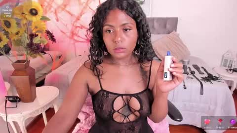 Snapshot of lucie_harper chatting on October 2025 08:50:01 PM online show from October 2025 08:50:01 PM