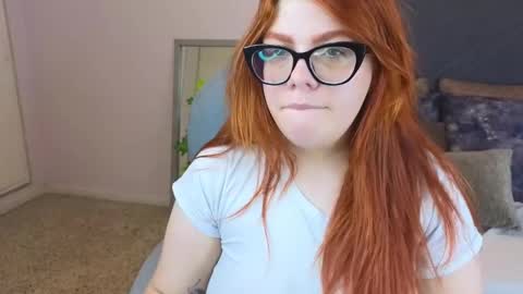 Snapshot of lucie_nicolls chatting on January 2025 07:43:01 AM Lucie   online show from January 2025 07:43:01 AM