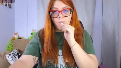 Snapshot of lucie_nicolls chatting on March 2025 04:03:02 AM Lucie   online show from March 2025 04:03:02 AM