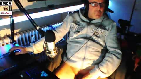 Snapshot of luckyfreak1 chatting on December 2024 03:18:02 AM call me Stefan online show from December 2024 03:18:02 AM