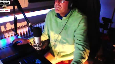 Snapshot of luckyfreak1 chatting on February 2025 12:51:02 AM call me Stefan online show from February 2025 12:51:02 AM