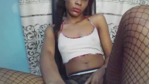 Snapshot of luckymadequeen chatting on January 2025 03:26:01 AM Gloria online show from January 2025 03:26:01 AM