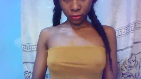 Snapshot of luckymadequeen chatting on January 2025 04:20:01 AM Gloria online show from January 2025 04:20:01 AM