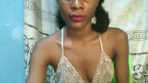 Snapshot of luckymadequeen chatting on May 2026 01:11:02 AM Gloria online show from May 2026 01:11:02 AM