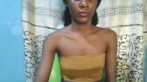 Snapshot of luckymadequeen chatting on May 2026 11:54:01 PM Gloria online show from May 2026 11:54:01 PM