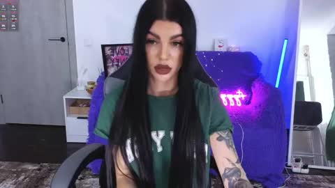 Monika online show from December 2025 03:43:01 PM