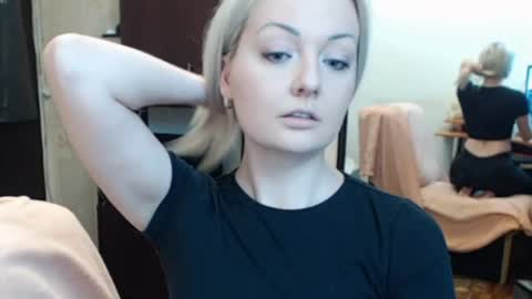Snapshot of luckyshotgirl chatting on May 2026 06:04:01 PM LuckyShot online show from May 2026 06:04:01 PM