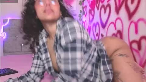 Luanis online show from November 2025 03:12:02 AM