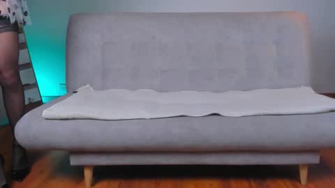 Hello my name is Lucy nice to meet you  thumb up is important for me kisses     online show from September 2025 11:54:01 AM