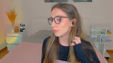 lucy__ray online show from December 2024 03:33:02 PM