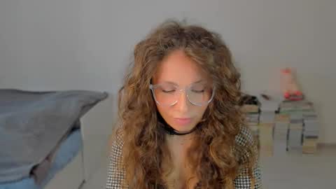 lucy__ray online show from October 2025 01:52:01 PM