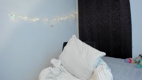 Snapshot of lucy_be chatting on December 2024 12:19:02 AM Lucia online show from December 2024 12:19:02 AM