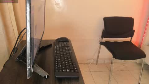 Snapshot of lucy_milf_474 chatting on November 2025 10:57:02 AM Lucy online show from November 2025 10:57:02 AM