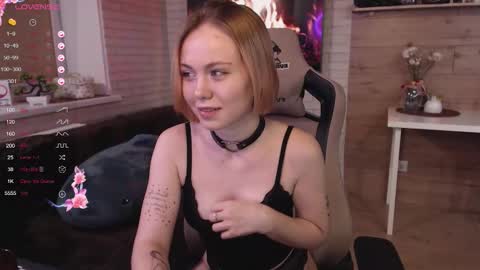 Snapshot of lucy_mirror chatting on September 2025 10:32:01 PM Lucy online show from September 2025 10:32:01 PM