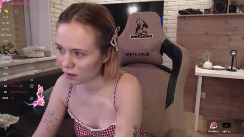 Snapshot of lucy_mirror chatting on October 2025 08:32:02 PM Lucy online show from October 2025 08:32:02 PM